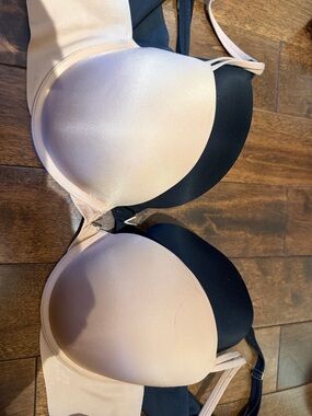 Victoria's Secret Blush Nude and Black T-Shirt Bra push up lot of 2